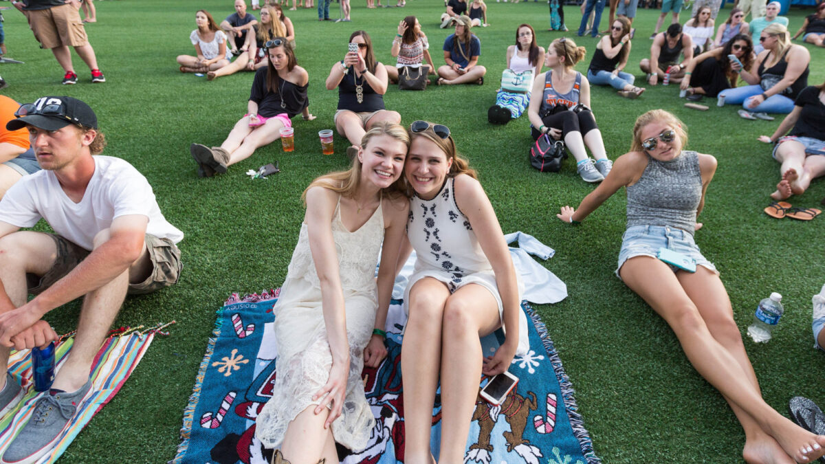 hensville-tree-lighting